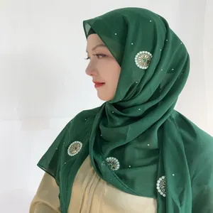 新款穆斯林水钻头巾珍珠纽扣马来西亚头巾闪光泡泡雪纺围巾头巾伊斯兰包披肩供应商