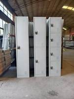 Casier de vestiaire de gym en acier à 4 portes, armoire de rangement métallique verrouillable pour le personnel de centre de fitness