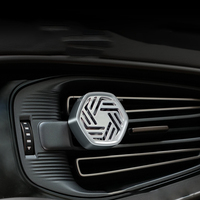 Diffuseur d'air de voiture intelligent de luxe avec contrôle automatique Diffuseur d'arôme de parfum en gros pour le placement de l'évent