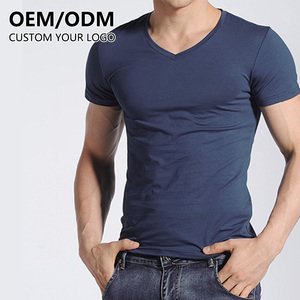 เสื้อยืดคอวีผ้าฝ้ายคุณภาพสูงแบบขายส่ง OEM สกรีนลายดิจิตอล พิมพ์โลโก้ เสื้อยืดคอวีเรียบๆ สำหรับผู้ชาย - Product Image 2