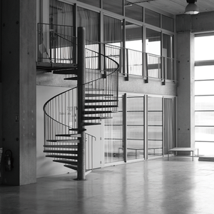 Escalier en colimaçon intérieur robuste Prima, structure composite bois-acier pour villa, intérieur résidentiel - Product Image 6