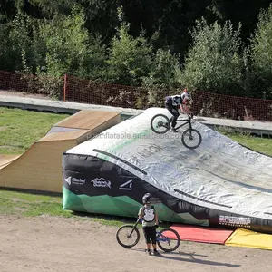 Pabrik trampolin taman bebas gaya ritsleting senam portabel tiup bmx kantong udara pendaratan sepeda gunung tas udara lompat