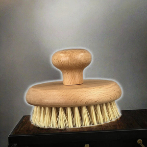 Brosse exfoliante ovale en bois de hêtre avec poils de sisal pour le corps, réduit les pores dilatés et la fatigue cutanée - Product Image 2