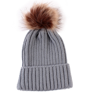 Gorros de esquí al aire libre de invierno 2024, <span class=keywords><strong>gorro</strong></span> para niña pequeña, <span class=keywords><strong>gorro</strong></span> negro de color sólido, <span class=keywords><strong>gorro</strong></span> de <span class=keywords><strong>lana</strong></span> de invierno barato de alta calidad con pompón de piel - Product Image 3