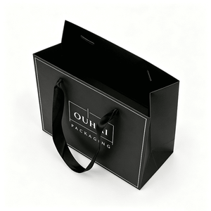 Sacs cadeaux en papier avec logo en noir mat et bordure blanche carrée, avec poignée en ruban de satin noir, personnalisés pour les vêtements, sacs de shopping de luxe - Product Image 3