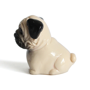愛らしい着席パグ子犬コレクタブル置物犬のような手描きの樹脂犬の置物犬の愛好家に最適卓上装飾 - Product Image 4