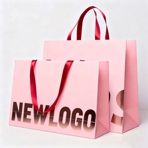ถุงกระดาษคราฟท์สีน้ำตาล ดำ ชมพู พิมพ์ลายสีสำหรับร้านค้าปลีกเสื้อผ้า ของขวัญ เครื่องประดับ บรรจุภัณฑ์สุดหรู พร้อมโลโก้ - Product Image 1