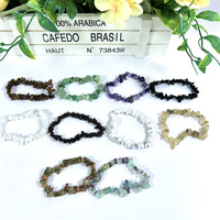 Bracelets de puce de cristal naturel coloré en gros guérissant le bracelet en pierre de graviers mélangés à vendre