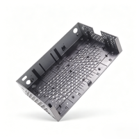 Boîtier de décodeur personnalisé en plastique/métal gris usiné CNC avec grille de ventilation alvéolée et logo en relief