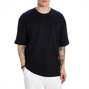 Contemporary Oversized <b>Tee</b> with Minimal <b>Graphic</b> Detail Relaxed Silhouette Drop Shoulder Construction Stylish Casual T Shirt - Product Image 4