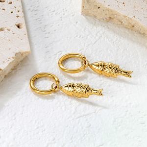 Pendientes Colgantes de Acero Inoxidable con Baño de Oro PVD de 18K, Resistentes al Agua, Estilo Vida Marina, Diseño de Pez, Novedad de Verano - Product Image 5