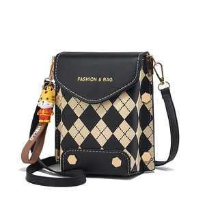 Nouvelles Sacs Bandoulière Femme en PU Durables et Tendance avec Fermeture Éclair, Sacs Téléphone Imperméables en Polyester, Commande Mixte en Gros Prête à Expédier (RTS) - Product Image 2