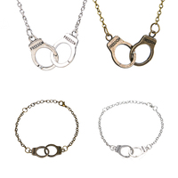 ZRM Collier menottes rétro en alliage style bohème européen et américain, Bracelet à lettres gris, Chaîne de clavicule, Accessoires de mode pour femmes
