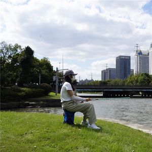 Silla de Pesca Plegable Inteligente Smarty con Estuche de Almacenamiento Integrado, Mini Silla Plegable con Bolsa Refrigerante Integrada - Product Image 3