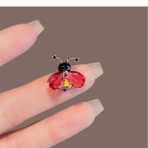 Broche Abeille Mignonne en Alliage Plaqué Or avec Boucle Décorative Multifonction pour Femmes et Hommes - Cadeau pour Mariage/Fiançailles - Product Image 1