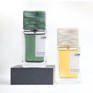 Botella de Perfume de Vidrio Cuadrada Transparente de Lujo Personalizada de 50 ml y 100 ml con Pulverizador de Bomba y Piedra de Mármol - Product Image 5