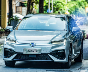 GAC Aion ES Luxe Elektrische Sedan Lange Afstand 500km Premium Comfort voor Executive Business Chauffeurservice - Product Image 3