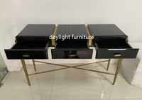 Table console en marbre noir de luxe léger avec pieds en laiton