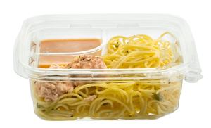 Bandeja de exhibición fresca a prueba de manipulaciones de dos secciones PET reciclable 21 Oz/620cc para uso industrial de alimentos de fideos - Product Image 4