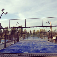 Fabricant de terrains de padel panoramiques extérieurs 20x10m, terrain de padel en verre trempé avec structure en acier galvanisé à chaud