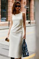 Robe sans manches Nicecover Minimalist Commute, col bateau, drapée, coupe droite, fendue, blanche, longueur midi, pour femme