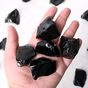Vente en gros de pierres brutes d'obsidienne noire, pierres semi-précieuses pour la décoration - Product Image 1