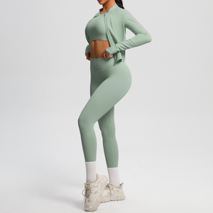 Ensemble de Yoga de sport trois pièces de haute qualité respirant motif solide haut à manches courtes pantalon de Fitness de course en plein air <span class=keywords><strong>avec</strong></span> poches - Product Image 5