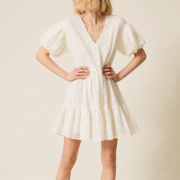 Robe Courte Femme en Coton Broderie Anglaise Manches Courtes Bouffantes Col V Taille Empire Coupe Évasée Décontractée Élégante OEM Marque Privée