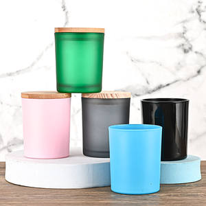 Vente en gros de pots à bougies en verre coloré sable, vides, de 220 ml, 320 ml et 430 ml, avec couvercle en bambou - Product Image 1
