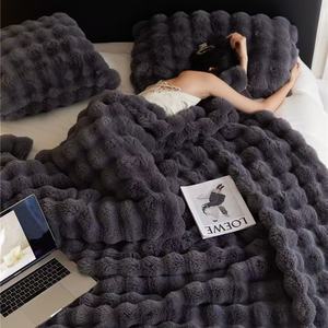 <span class=keywords><strong>Coperte</strong></span> e Plaid Personalizzati in Finta Pelliccia di Coniglio di Lusso, Morbido Doppio Strato in Tessuto Minky, Caldi e Soffici per l'Inverno, Vendita all'Ingrosso - Product Image 2