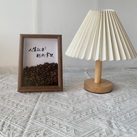 Lámpara de Mesa LED Moderna de Madera y Tela con Pantalla de Hongo, Luz Blanca Cálida Regulable para Sala de Estar, Diseño Creativo y Sencillo