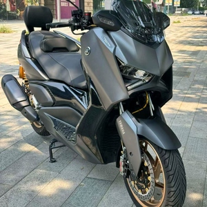 ยามาฮ่า ทีแม็กซ์ <span class=keywords><strong>560</strong></span> สกู๊ตเตอร์สปอร์ตขนาดใหญ่ระดับเรือธง พร้อมเครื่องยนต์ 2 สูบ 562 ซีซี CP2 และโครงอะลูมิเนียมเพื่อการขับขี่ในเมืองและการเดินทางขั้นสุดยอด - Product Image 6