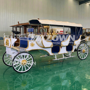 Calèche électrique sans chevaux avec carrosserie blanche et finitions dorées pour usage touristique - Product Image 5