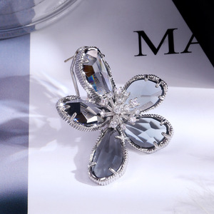Orecchini a Perno con Grandi Fiori per Donne, Eleganti Accessori Floreali per Uso Quotidiano e Feste - Product Image 6