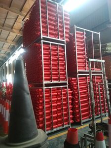 Poste Delimitador de Carriles de Plástico Flexible PE con Base de Goma Resistente para Tráfico Vial en Oferta - Producto para Carreteras - Product Image 3