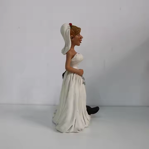 Artesanías de resina para recuerdo figuritas de pareja de boda personalizadas estatua de amantes del humor escultura de novia y novio para decoración mariage - Product Image 3