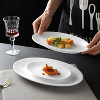 Assiettes blanches ovales personnalisables elliptiques peu profondes Assiettes pour plats chauds de différentes tailles Vaisselle de restaurant White Hot Dish