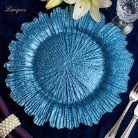 Assiette de présentation en verre texturé bleu corail, 13 pouces, bord festonné en forme de pétale, assiette de présentation décorative pour la mise en place de tables de banquet de mariage