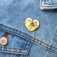 Épinglettes en métal de haute qualité motif animal insigne personnalisé deux adorables broche nickelée dur doux chat émail broches coeur