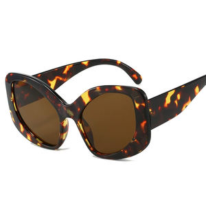 <span class=keywords><strong>Occhiali</strong></span> <span class=keywords><strong>da</strong></span> <span class=keywords><strong>sole</strong></span> Vintage Cat Eye donna 2025 retrò maschera irregolare <span class=keywords><strong>occhiali</strong></span> <span class=keywords><strong>da</strong></span> <span class=keywords><strong>sole</strong></span> oversize UV400 <span class=keywords><strong>occhiali</strong></span> <span class=keywords><strong>da</strong></span> <span class=keywords><strong>sole</strong></span> marca Designer Y2K - Product Image 1