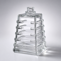 Botol Minuman Keras Kaca Bening Persegi 3D Relief Geometris dengan Leher Ulir, Botol Whiskey Kosong, Kaca Tebal, Logo Custom