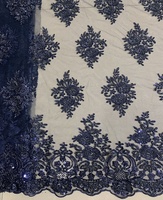 Tissu en dentelle tissée de haute qualité, lourdement orné de perles et de sequins, brodé pour robes de mariée et usage en confection de jouets.