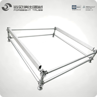 Scène modulaire pliable compatible Layher, capacité de charge de 750 kg/m², idéale pour les grands concerts et festivals de musique en plein air.