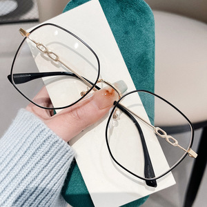 Nouvelles montures de lunettes carrées en métal pour femmes O4 58003, verres PC anti-lumière bleue, design double anneau, origine Taizhou, largeur moyenne - Product Image 2