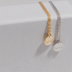 Collar con Colgante <span class=keywords><strong>de</strong></span> Disco Pequeño Personalizado con la Frase 'Feminista y Poderosa', Concientización sobre el Cáncer <span class=keywords><strong>de</strong></span> Mama, Joyería Simple <span class=keywords><strong>de</strong></span> Acero Inoxidable para <span class=keywords><strong>Lactancia</strong></span> - Product Image 4