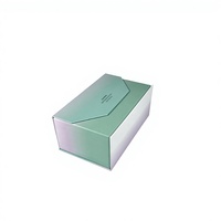 Boîte en carton rigide portable avec fermeture magnétique personnalisée, gaufrage mat, revêtement UV, forme de cœur pour cosmétiques, parfums, bijoux