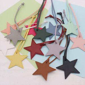 Pendentif de bagage en cuir PU en stock, porte-clés polyvalent étoile à cinq branches pour femmes et filles, accessoire de sac tendance - Product Image 1