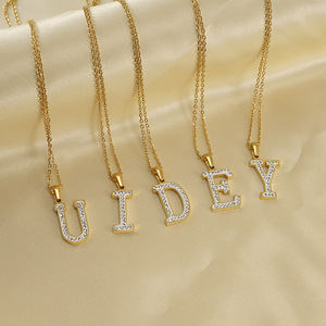 สร้อยคอจี้ตัวอักษรชุบทอง 18K ทำจากสแตนเลสสตีล สำหรับผู้ชาย เครื่องประดับแฟชั่น ของขวัญ ดีไซน์ใหม่ หินธรรมชาติ คุณภาพดี เป็นมิตรต่อสิ่งแวดล้อม - Product Image 1