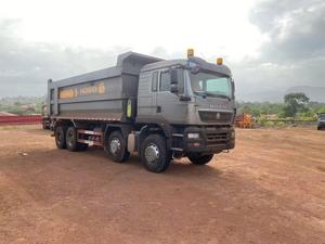 Camión Pesado Usado Sinotruk HOWO TX 440HP 8X4 Euro 2 Diésel con Motor Weichai, 30T GVW, Camión Volquete para Minería, Cámara Trasera - Product Image 3