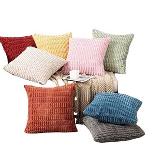 Housse de coussin décorative en velours côtelé à carreaux pour canapé, lit ou chevet, sans rembourrage, articles promotionnels pour fêtes - Product Image 1